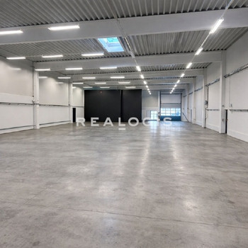 Siek, ca. 700 m² moderne, ebenerdige Lagerhalle mit Büro