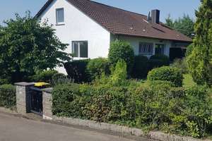 Wohnhaus mit Zwei-Zimmer-Einliegerwohnung in sehr schöner Süd-Wohnlage mit Fernsicht