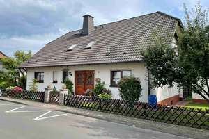 Freistehendes Zweifamilienhaus mit Doppelgarage in KS Oberzwehren – Die vollständige Adresse der Immobilie erhältst du vom Anbieter., 34132 Oberzwehren, Kassel – Vorschaubild 2