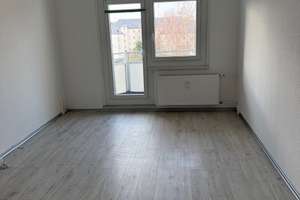 4-Raum Wohnung mit Balkon & Dusche, EBK möglich – Bernsdorfer Str. 164, 9126 Bernsdorf, Chemnitz – Vorschaubild 1