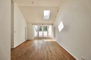 LICHTDURCHFLUTETE DACHGESCHOSSWOHNUNG MIT SONNIGER TERRASSE -  OFFENE WOHNLOUNGE -  ZENTRAL & RUHIG – Koppenstraße 25 tp, 10243 Friedrichshain, Berlin – Vorschaubild 8
