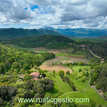 Rustikales Anwesen mit Bauernhaus in Santa Pau (Garrotxa)