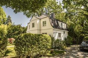Understated elegance in Wannsee: Renovated hipped-roof villa with a sauna and swimming pond on a sun – Die vollständige Adresse der Immobilie erhältst du vom Anbieter., 14109 Wannsee, Berlin – Vorschaubild 3