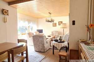 ***Reserviert*** Gepflegtes Klinkerhaus mit 2 Garagen und großem Grundstück in Rastede – Ammerland (Kreis) – Vorschaubild 2