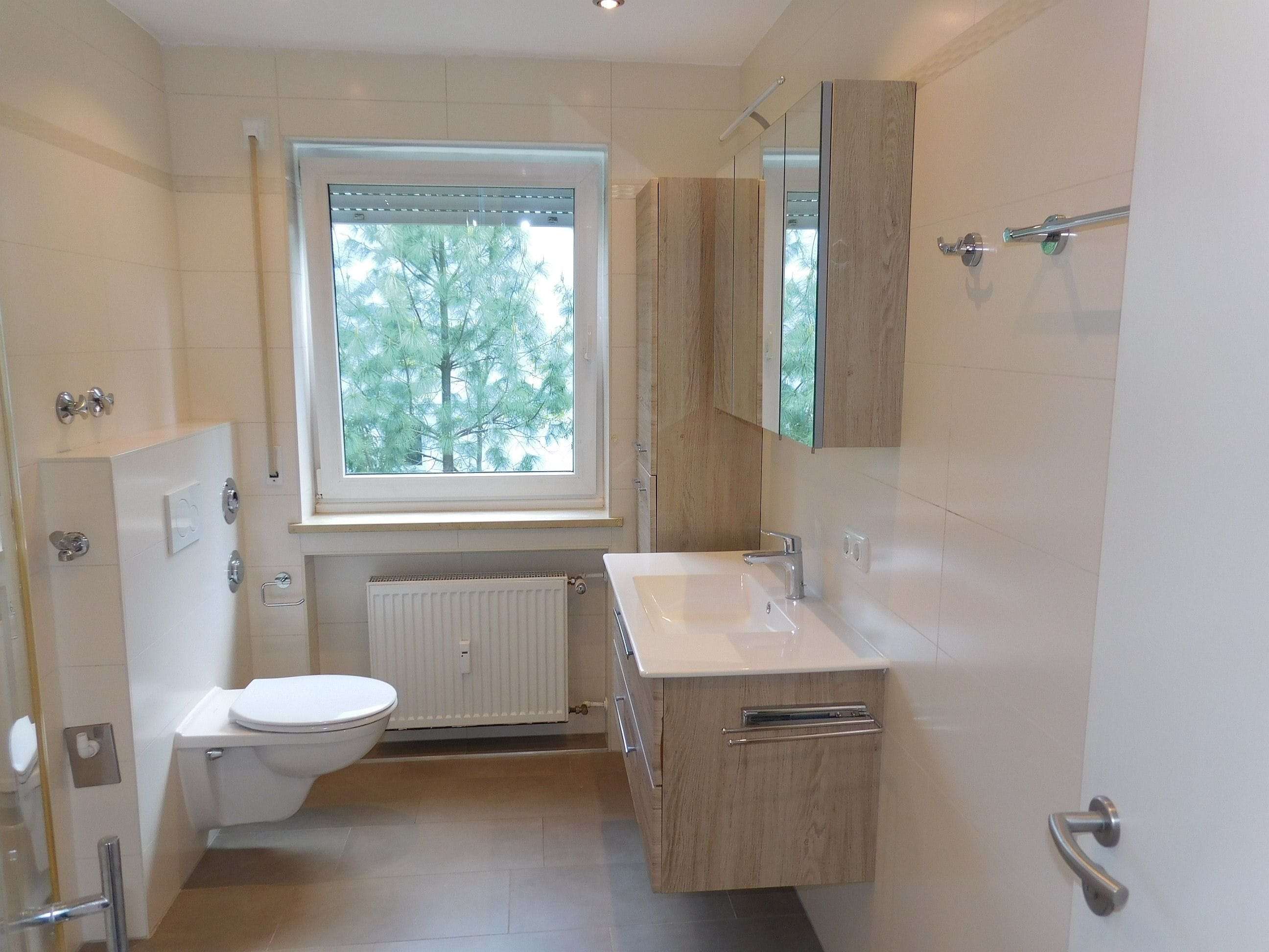 Immobilie in Vaterstetten - OPENHOUSE -Samstag 13.12.25 -  14 - 15 Uhr
Charmante Drei-Zimmer-Wohnung - zentral in Vaterstetten - Bild 1