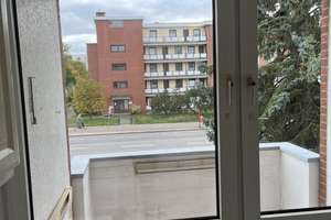 Freundliche 2-Raum-Wohnung mit EBK, Balkon und Garage in Hamburg