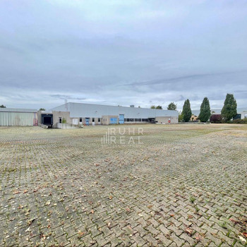 Befestigte & umzäunte Freifläche | Hallenfläche verfügbar | gute Verkehrsanbindung 