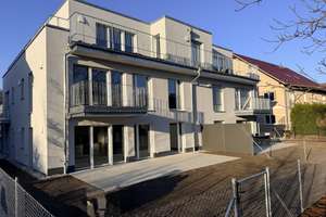 Neubau: 2 Zimmer Wohnung mit großem Balkon, Einbauküche u. TG-Stellplatz, S-Bahn 660 m entfernt