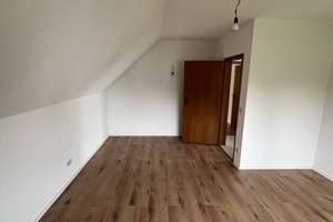 Großes Einfamilienhaus mit Garage und weiteren Parkplätzen in Schlebusch / Steinbüchel (ruhige Lage) – Die vollständige Adresse der Immobilie erhältst du vom Anbieter., 51375 Steinbüchel, Leverkusen – Vorschaubild 28