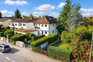 Zweifamilienhaus auf großzügigem Grundstück, sofort bezugsfrei. Heizung 2017 modernisiert!  – Die vollständige Adresse der Immobilie erhältst du vom Anbieter., 81243 Aubing-Süd, München – Vorschaubild 1