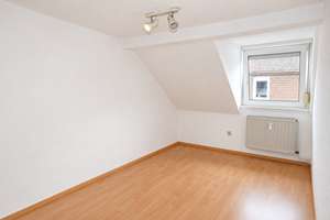 Zentrale, ruhige und helle Wohnung mit Balkon