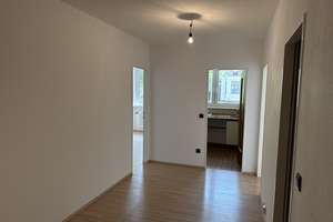 Lichterfelde West - bezugsfreie, modernisierte 2-Zimmer-Wohnung mit Süd-Balkon und Tiefgaragenplatz – Die vollständige Adresse der Immobilie erhältst du vom Anbieter., 12203 Lichterfelde, Berlin – Vorschaubild 2