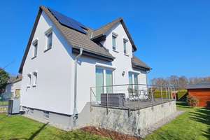 Einziehen & Wohlfühlen: Attraktives Einfamilienhaus mit hochwertiger Ausstattung & Wärmepumpe (2025)