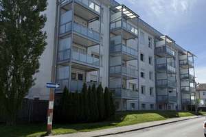 Helle 3-Zim.-Whg. mit Balkon direkt an U-Bahn Haltestelle in Stuttgart-Rot