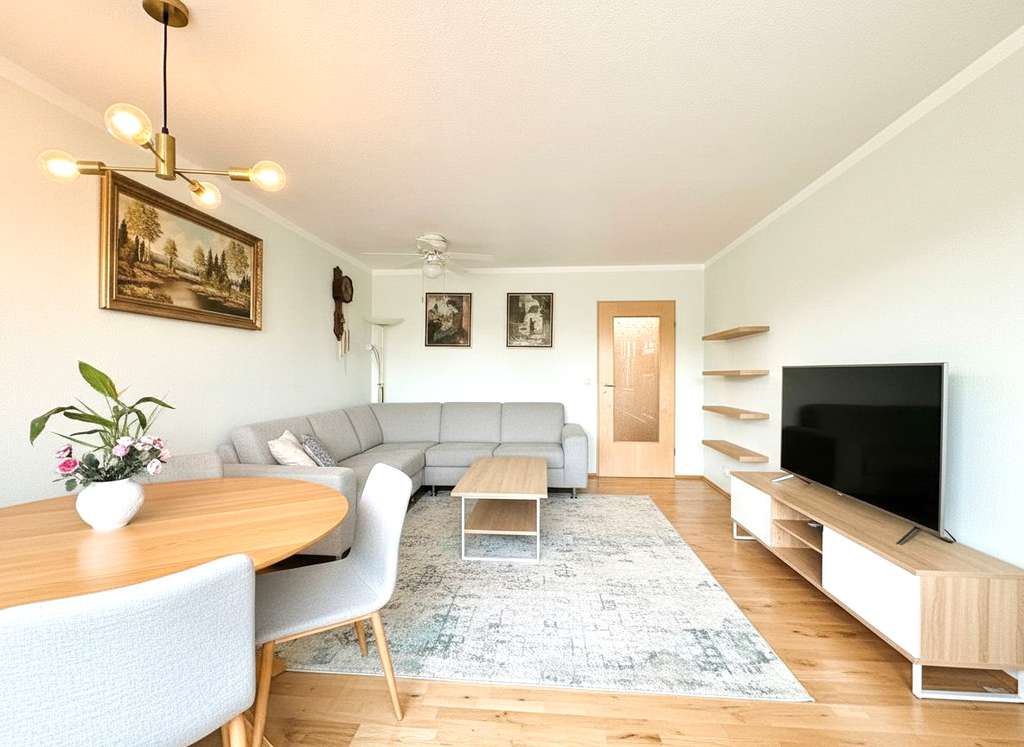 Immobilie in Gersthofen - Licht, Luft und Alpenblick im Herzen der Stadt Gersthofen - Citywohnung mit Balkon - Bild 1