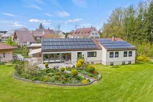 Eine grüne Oase! Stilvolles Ein- oder Zweifamilienhaus mit märchenhaftem Gartenparadies – Die vollständige Adresse der Immobilie erhältst du vom Anbieter., 88477 Schwendi – Vorschaubild 1