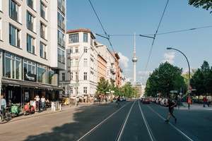 Moderne 5-Zimmer-Wohnung mit Balkon, Aufzug & Fußbodenheizung - 0178-8236274 – Die vollständige Adresse der Immobilie erhältst du vom Anbieter., 10407 Prenzlauer Berg, Berlin – Vorschaubild 2