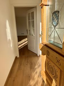 Großzügige 2-Zimmer-Wohnung mit Garten, Einbauküche & Stellplatz