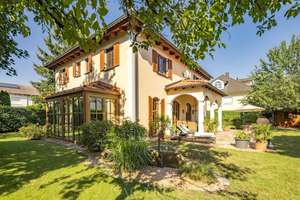 Mediterrane Familienvilla mit privatem Wellnessbereich und Tiefgarage