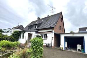 Doppelhaushälfte mit viel Potenzial, großem Garten und Garage an den Rheinwiesen  – Die vollständige Adresse der Immobilie erhältst du vom Anbieter., 47226 Hochemmerich, Duisburg – Vorschaubild 2