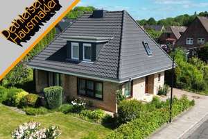 Modernisiertes Einfamilienhaus mit Garage in ruhiger Seitenstraßenlage von Brunsbüttel