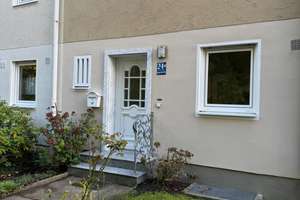 Modernisiertes Reihenhaus mit Terrasse & Garten in begehrter Lage von Obermenzing – Garage inklusive – Kaspar-Kerll-Straße 24a, 81247 Obermenzing, München – Vorschaubild 2