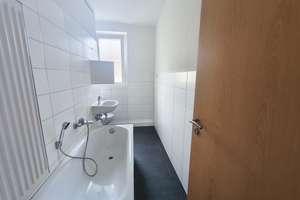 Drei Zimmer*Balkon*Modernes Badezimmer und Einbauküche – Albert-Keller-Straße 6, 6217 Merseburg – Vorschaubild 5