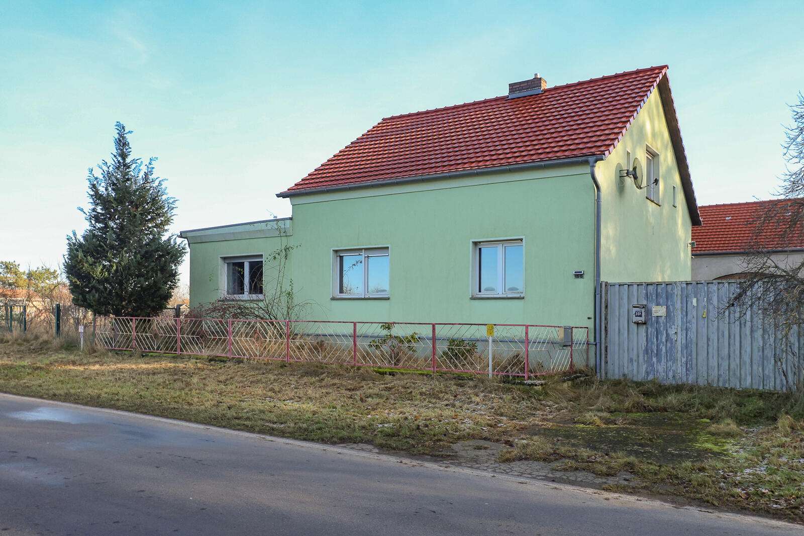 Dreiseithof mit Scheunen | ca. 146 m² Wfl. | 2.736 m² Grundstück | DG mit Potenzial | Sanierungsbed., Teltow Fläming Kreis – Bild 2