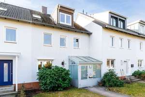 Platzwunder: gepflegtes, familienfreundliches Reihenhaus im schönen Volksdorf