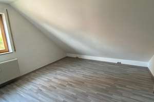 Gepflegte 3-Zimmer-Maisonette-Wohnung mit Loggia und EBK in Nürnberg-Reichelsdorf – Beim Wahlbaum 23, 90453 Reichelsdorf, Nürnberg – Vorschaubild 5