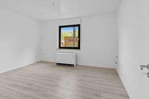 Renovierte 3 Zi.-EG-Wohnung mit Tageslichtbad