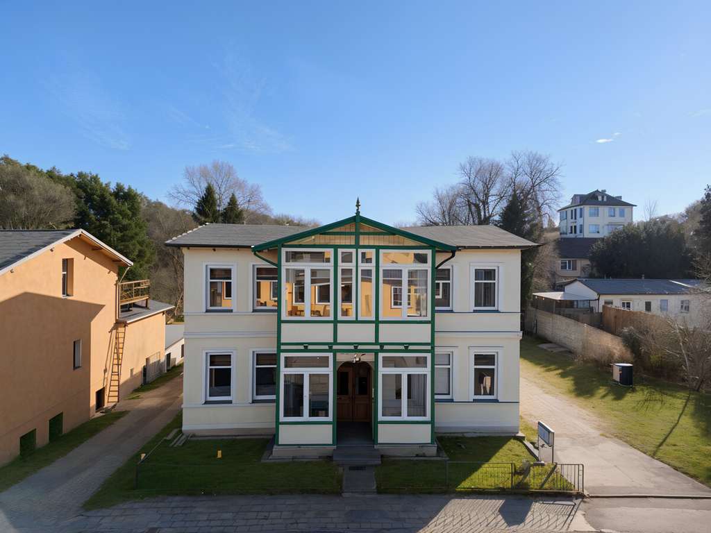 Immobilie in Heringsdorf - Historische Bädervilla in Heringsdorf – ca.237m² Wfl., saniert, flexibel als Einfamilienhaus nutzbar - Bild 1