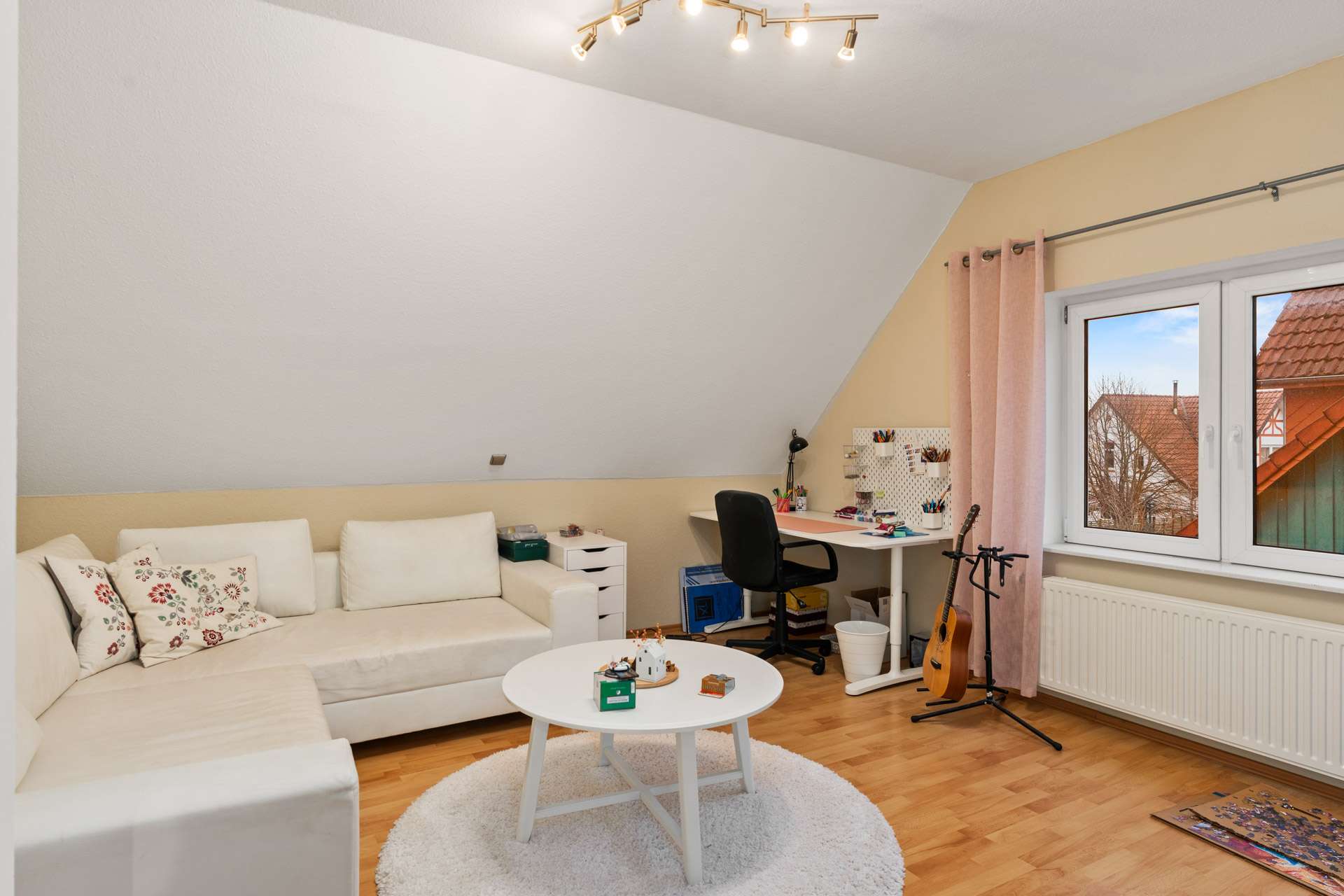 Immobilie in Bassum - Bassum | Stilvoll saniertes Wohnhaus mit Charakter und Kamin. Viel Platz zum Ankommen und Wohlfühlen - Bild 2