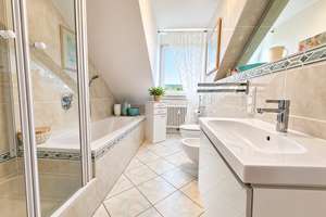 Über den Dächern Aschaffenburgs – großzügige Dachgeschosswohnung mit Dachterrasse und Schlossblick – Die vollständige Adresse der Immobilie erhältst du vom Anbieter., 63741 Nilkheim, Aschaffenburg – Vorschaubild 5