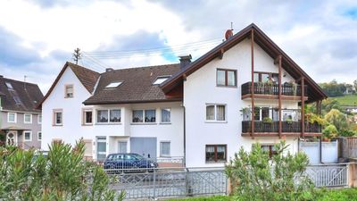 Zwei Immobilien zu einem Preis - 1-2 Familienhaus mit angebautem 5-Familienhaus und großem Potenzial