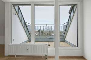 Wohnen über den Dächern – 1996 ausgebaute Dachgeschosswohnung mit Kamin, Loggia und Weitblick – Die vollständige Adresse der Immobilie erhältst du vom Anbieter., 90441 Hohe Marter, Nürnberg – Vorschaubild 9