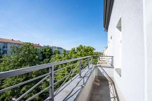 Lichtdurchflutete 5 Zimmer Altbauwohnung mit Balkon – großzügiges Wohnen in Kreuzberg – Die vollständige Adresse der Immobilie erhältst du vom Anbieter., 10965 Kreuzberg, Berlin – Vorschaubild 2