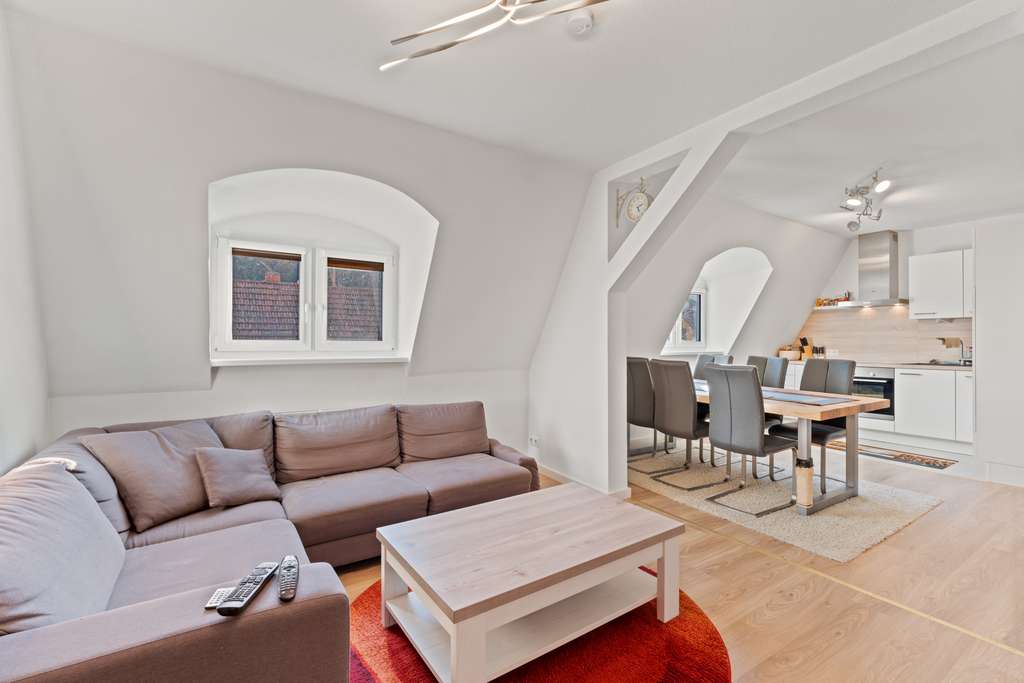 Immobilie in Lambrecht - Helle DG-Wohnung -sonniger Balkon und Gartenanteil, 2 x Stellplatz, nur 7 km zum Marktplatz Neustadt - Bild 0