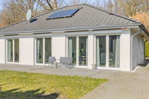 PROVISIONSFREI |  Gut geschnittener und modern ausgestatteter Bungalow – Die vollständige Adresse der Immobilie erhältst du vom Anbieter., 22359 Volksdorf, Hamburg – Vorschaubild 2