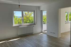 Stadtwohnung im Grünen: Helle 3,5-Zimmer Wohnung mit Balkon im 2. OG in Stuttgart-Nord – Ehrenhalde 2, 70192 Lenzhalde, Stuttgart – Vorschaubild 1