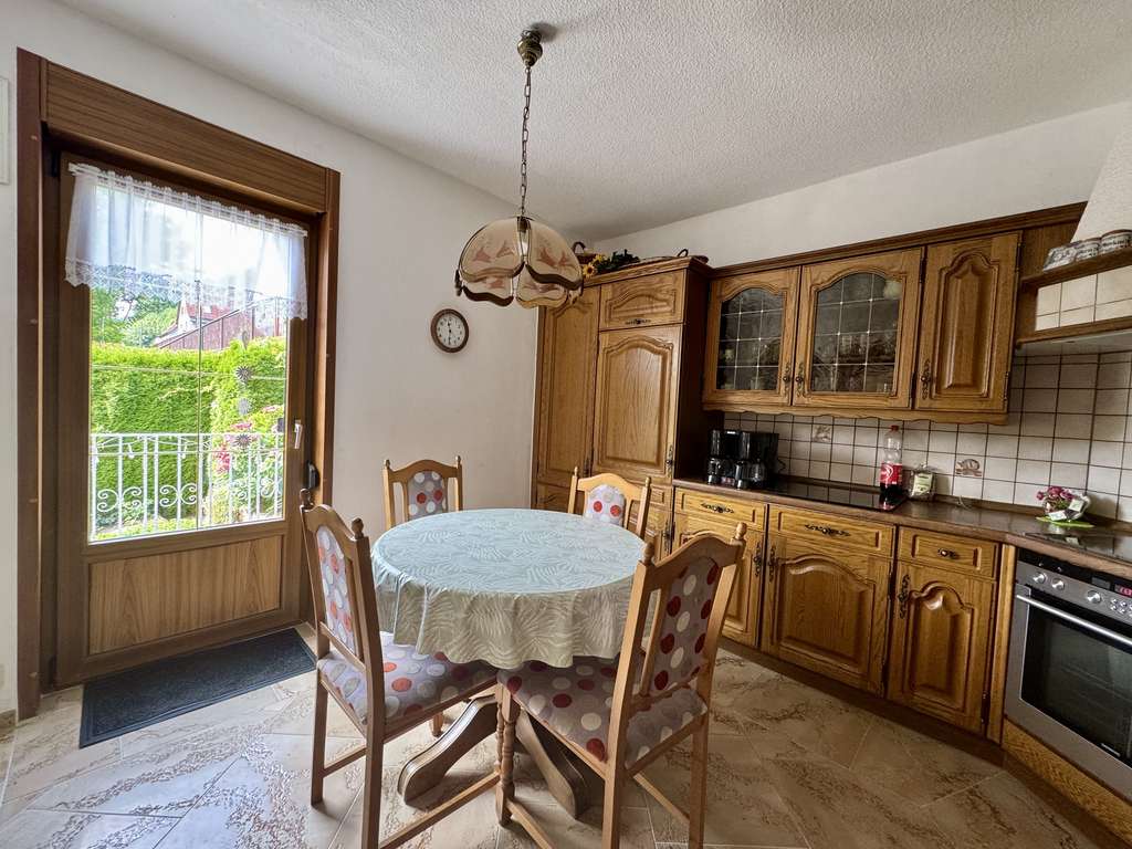 Immobilie in Steinbach-Hallenberg - Viel Platz - Gepflegtes Haus mit großem Garten und Waldblick - Bild 3