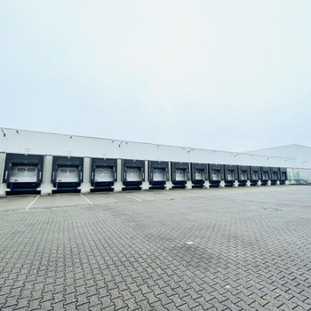 Lager-/Produktionsflächen mit vielen Rampen | Büroflächen vorhanden | angrenzende Außenfläche