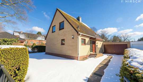 Bild von Einfamilienhaus mit viel Potenzial, Doppelgarage & großem Garten in Sackgassenlage