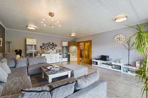 Großzügiger Bungalow mit Pool, Einliegerwohnung im UG, ausbaufähigem Dachboden & großem Garten! – Hannover (Kreis) – Vorschaubild 2