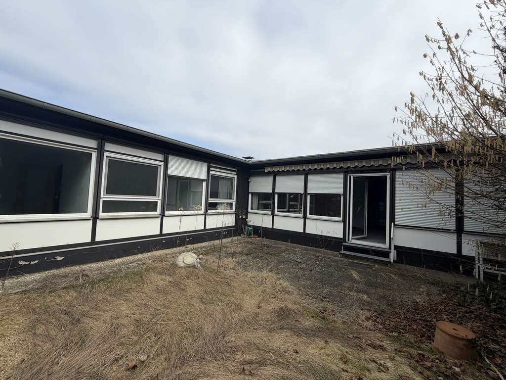 Immobilie in Cremlingen - Einfamilienhaus im Bungalow-Stil mit Carport und Garten in Cremlingen - Weddel - Bild 0