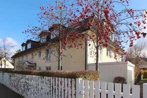 Wunderschöne 3-Zimmer-Maisonette-Wohnung mit Balkon und EBK in Waldtrudering, München – Marthastraße 10, 81825 Waldtrudering, München – Vorschaubild 1