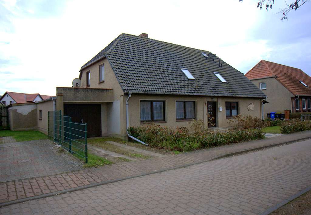 Immobilie in Domsühl - Sehr geräumiges  saniertes Wohnhaus +  2 Einliegerwohnungen - Bild 2