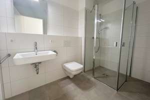 **Familien Willkommen** 4 Zimmer mit Balkon, 2 Bäder und Einbauküche, Parkett, Aufzug – Biklenstraße 10, 70327 Untertürkheim (Ortsteil), Stuttgart – Vorschaubild 10