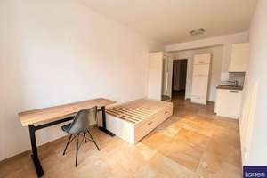 Helles 1-Zimmer-Apartment (komplett Möbliert mit Einbauküche) und 3 Bädern in 5er-WG