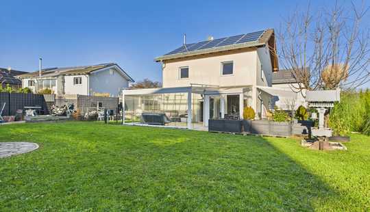 Bild von Neuwertiges, energieeffizientes Einfamilienhaus mit Wintergarten und 801 qm großem Grundstück